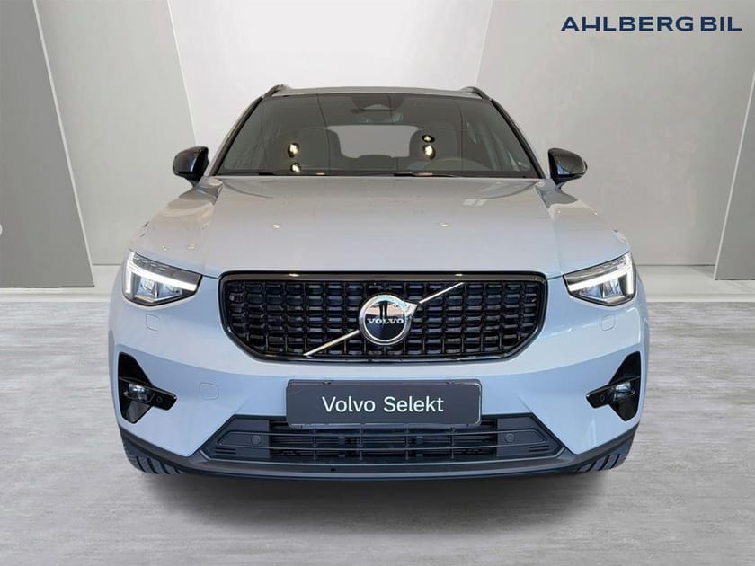 Bild 5 av Volvo XC40 B3 FWD Bensin Plus Dark. Backkamera, Drag, Navi, Adaptiv farthållare.