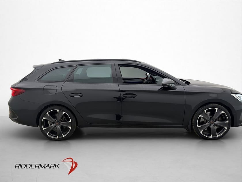 Bild 4 av CUPRA Leon Sportstourer e-Hybrid 245hk Cockpit Kamera 1Äga