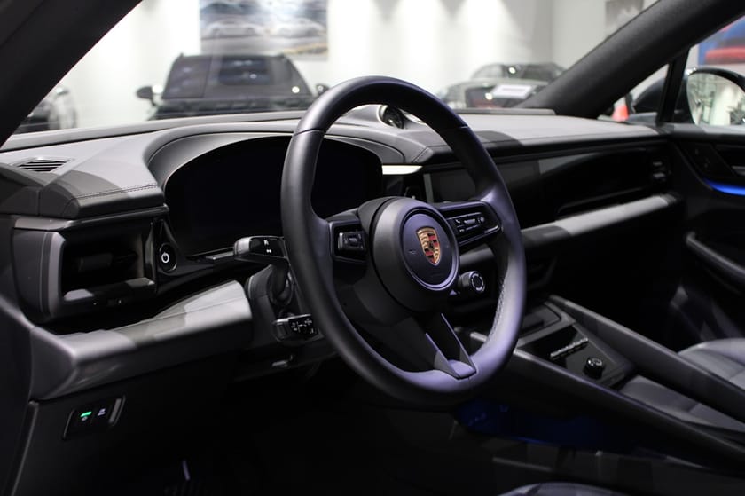 Bild 3 av Porsche Macan Electric Moms