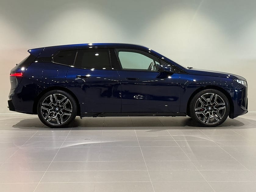 Bild 3 av BMW iX xDrive60 Fully Charged M Sport Pro Innovation Comfort