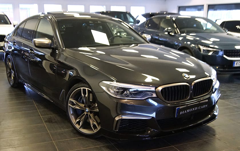 Bild 2 av BMW M550i xDrive Sedan Ultimate Edition B&W Taklucka Soft Close Drag