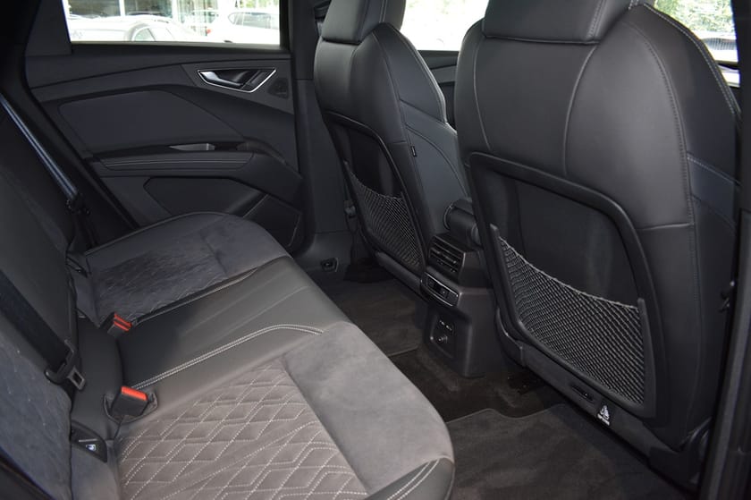 Bild 5 av Audi Q4 45 e-tron quattro 210 kW / 286 HK S-LINE