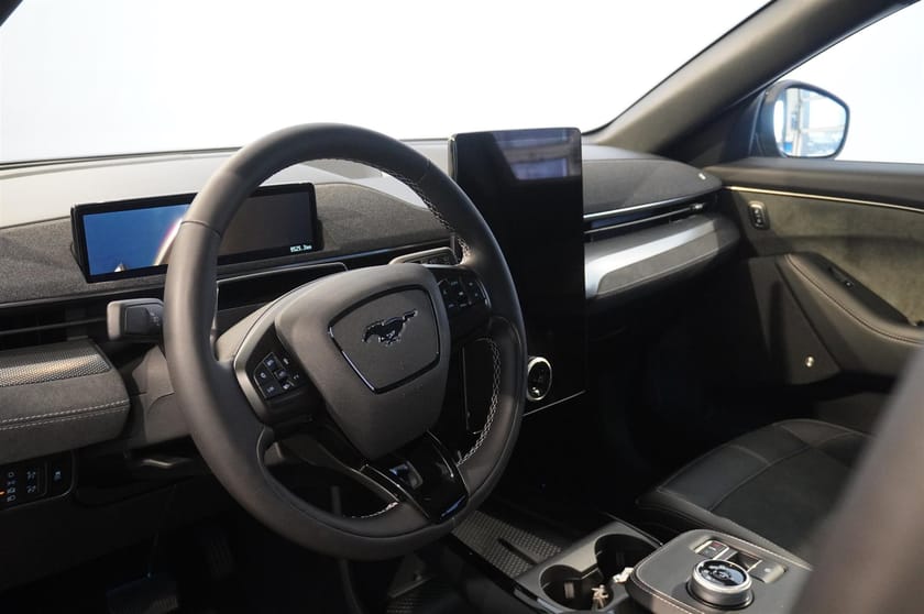 Bild 2 av Ford Mustang Mach-E GT Pano B O Magneride