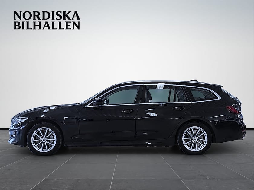Bild 4 av BMW 330e xDrive Touring Steptronic Sport line Nyservad Apple Car