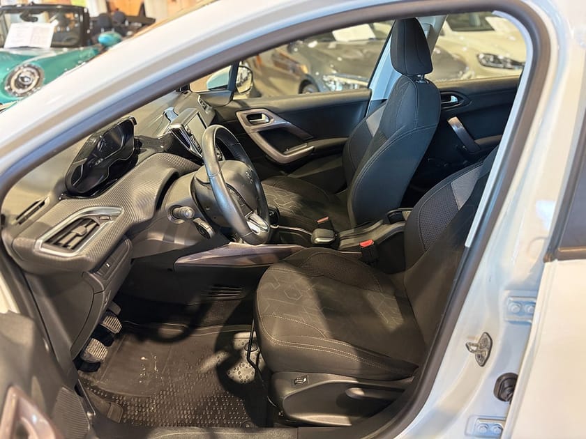 Bild 5 av Peugeot 2008 1.2 VTi Euro 6, Drag, Motorvärmare,