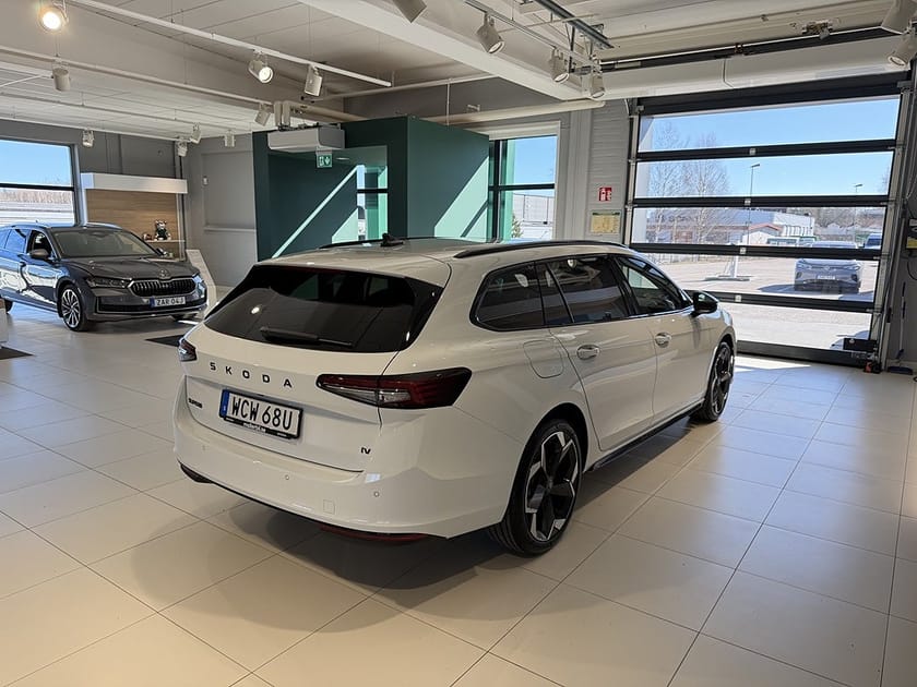 Bild 4 av Škoda Superb iV Kombi Skoda SPORTLINE - Privatleasing 4725kr/månad