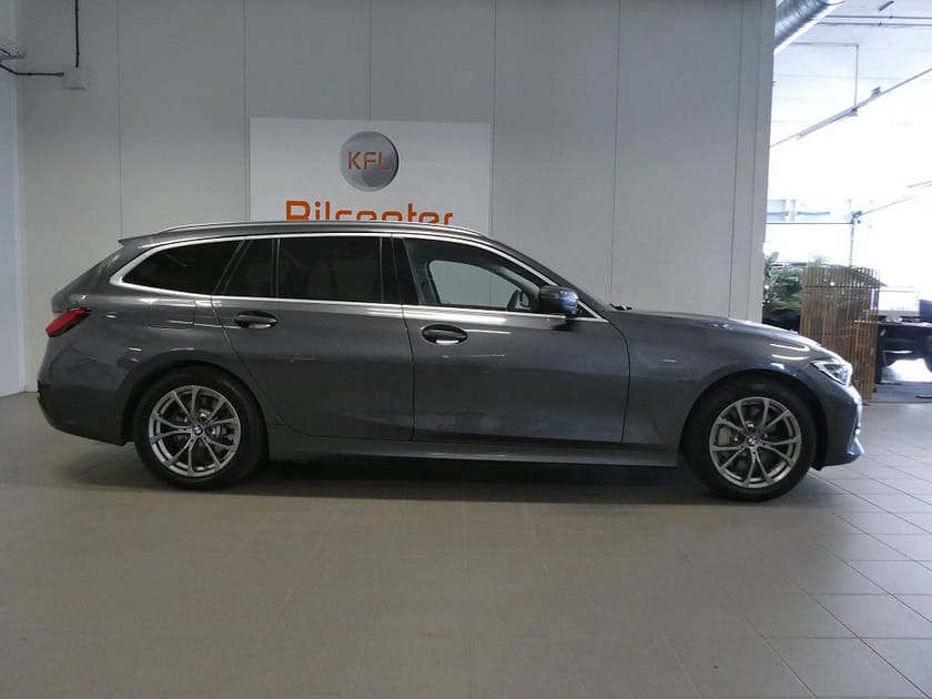 Bild 5 av BMW 330e Touring Sport line Drag-Navi-Kamera-Värmar*NYSERVAD*SoV