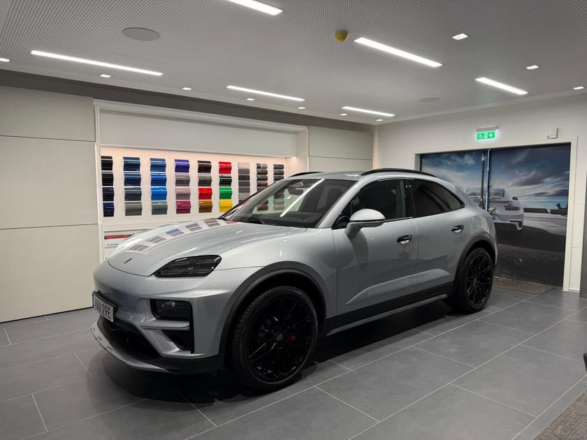 Bild 1 av Porsche Macan Turbo Electric / 639HK / VAT