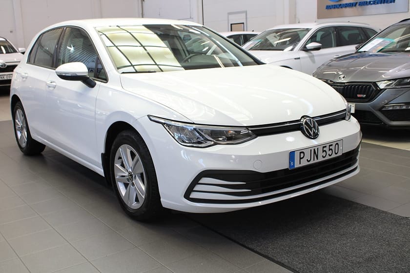 Bild 3 av Volkswagen Golf 1.0 eTSI OPF Base Cockpit/Navi