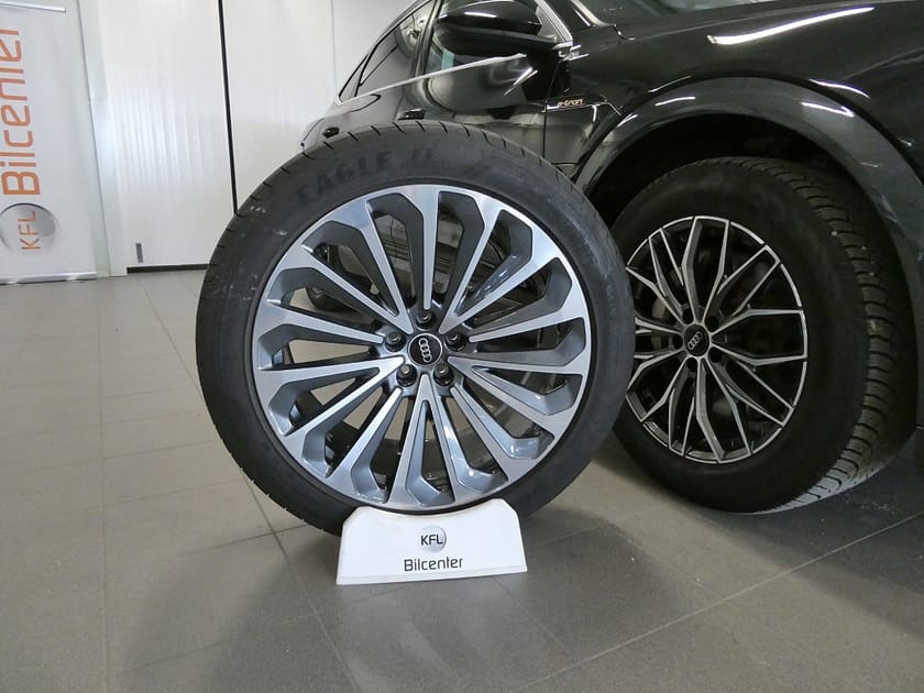 Bild 3 av Audi e-tron Sportback 55 quattro Skinn-Navi-CockP-SoV