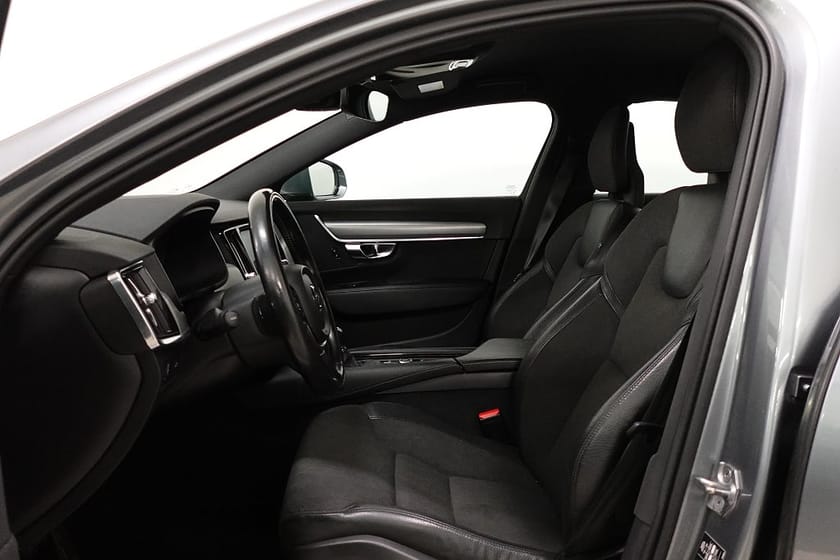 Bild 3 av Volvo S90 D4 AWD Geartronic Momentum Drag P-Värme Adap-F