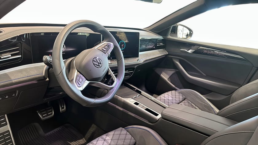 Bild 2 av Volkswagen Passat Sportscombi R-LINE 2.0 TDI 193hk Drag/Värmare