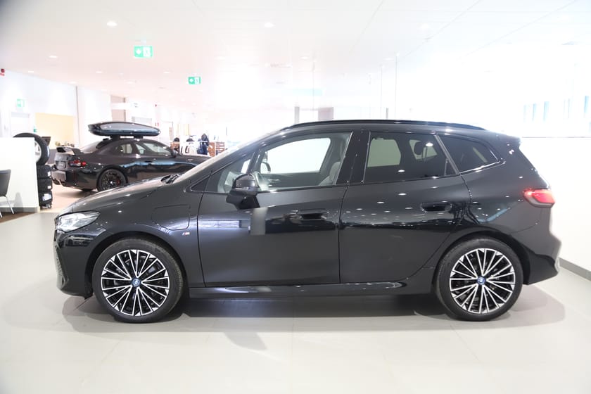 Bild 3 av BMW 230e xDrive Active Tourer M Sport / Innovation / Nypris 737"
