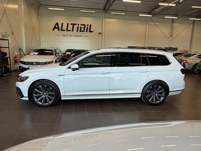 Bild 2 av Volkswagen Passat Sportscombi SC 2.0 TDI 4M GT BE R-Line Pano/Harman/Skinn/Drag/Värm