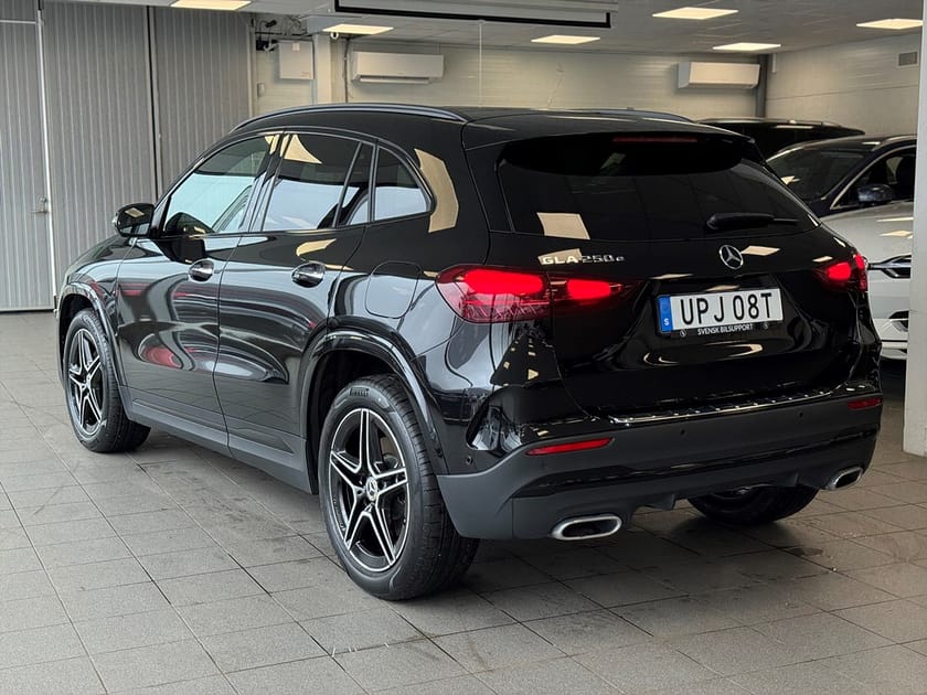 Bild 3 av Mercedes-Benz GLA 250 e AMG Premium Panorama Burmaster
