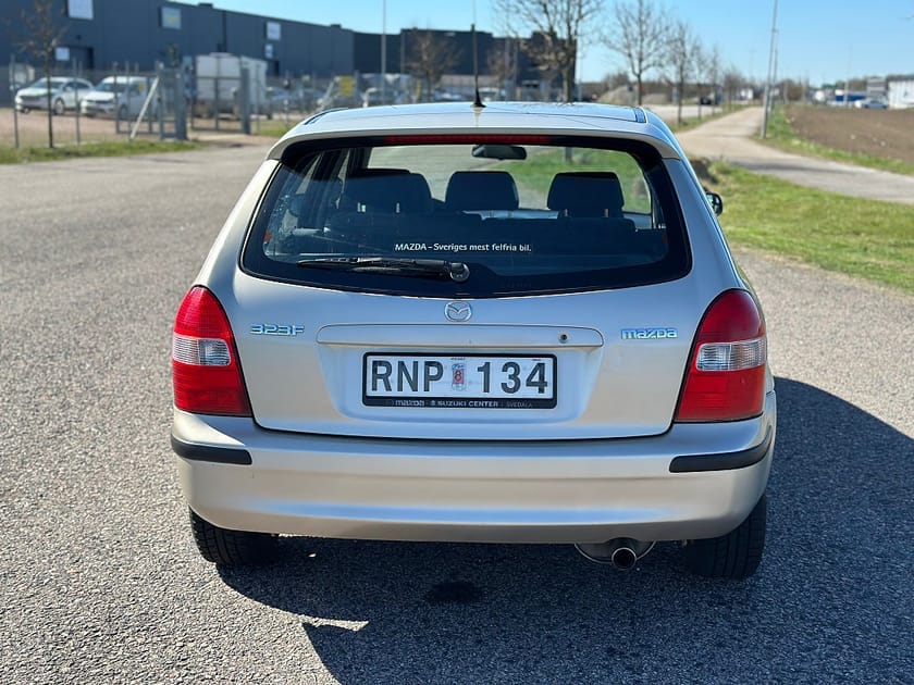 Bild 4 av Mazda 323F 3 23F 1.9 Lågmilare