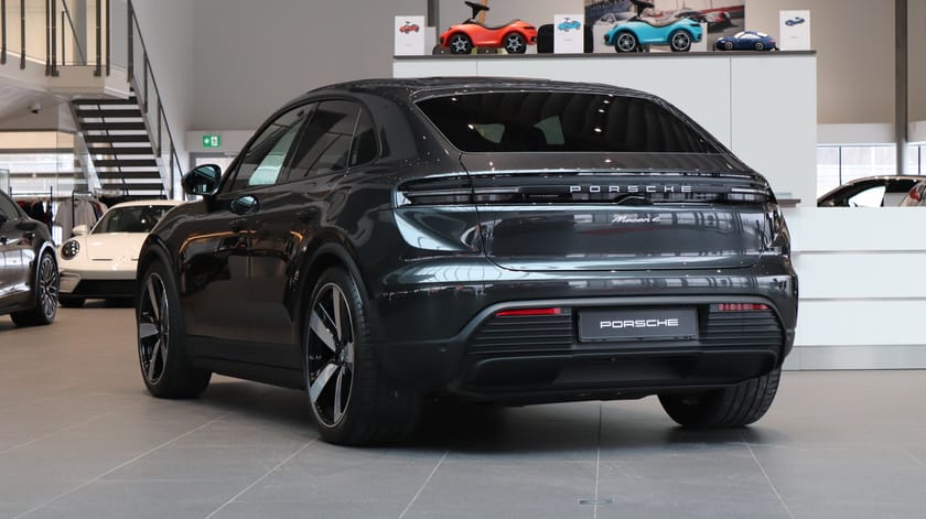 Bild 2 av Porsche Macan 4 Electric 22" Sport / Dragkrok / BOSE