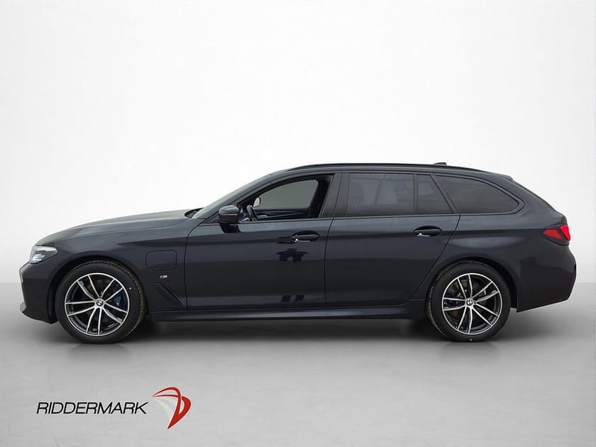 Bild 4 av BMW 530e xDrive Touring M Sport MOMS Cockpit Kamera Skinn Drag