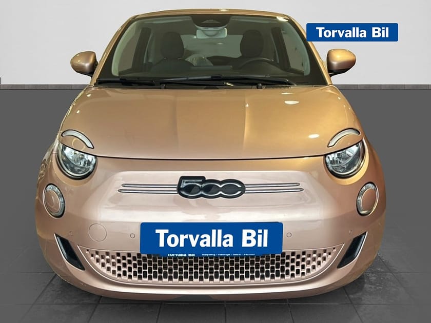 Bild 2 av Fiat 500e ICON Back kamera parksensor fram + bak Vinterhjul