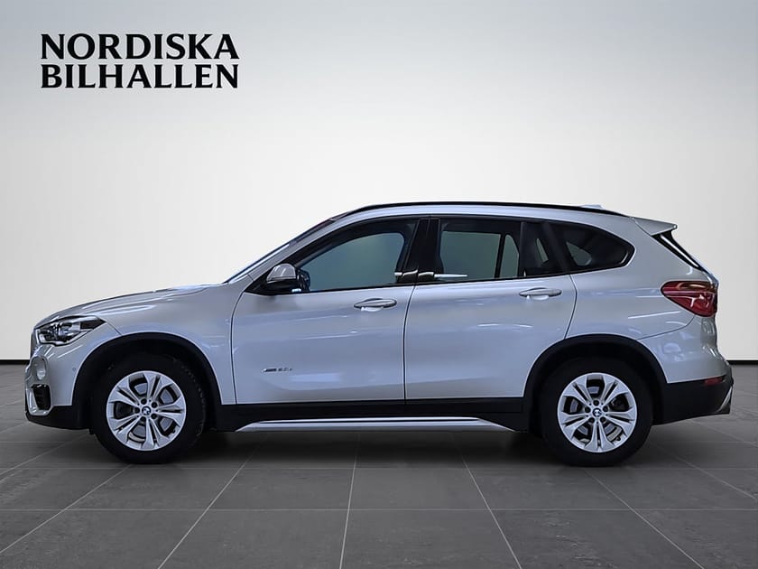Bild 4 av BMW X1 xDrive20d Steptronic Sport line Nyservad Värmare HUD