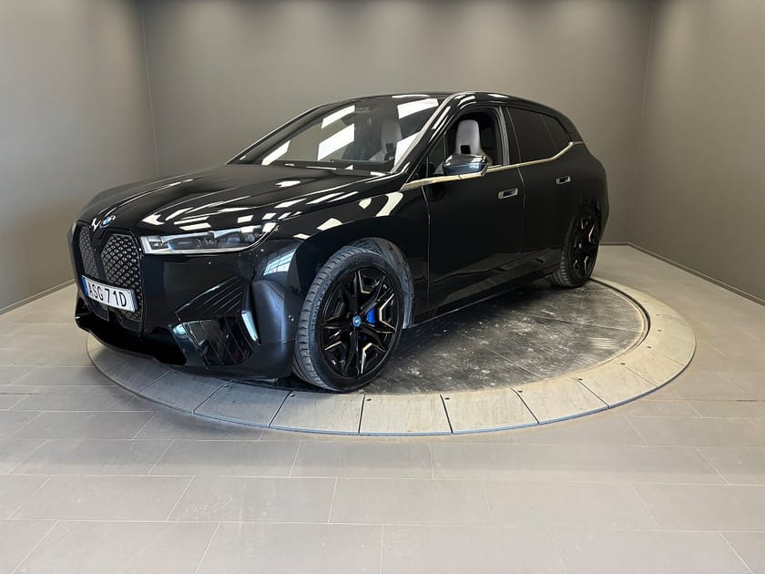 Bild 1 av BMW iX xDrive50 50 Comfort, Sportline LaserLight HK Ljud Dragkrok