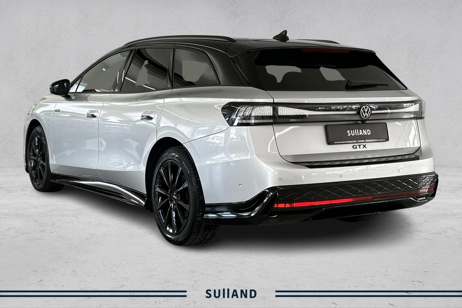 Thumnail bilde 2 av Volkswagen ID.7 GTX Tourer