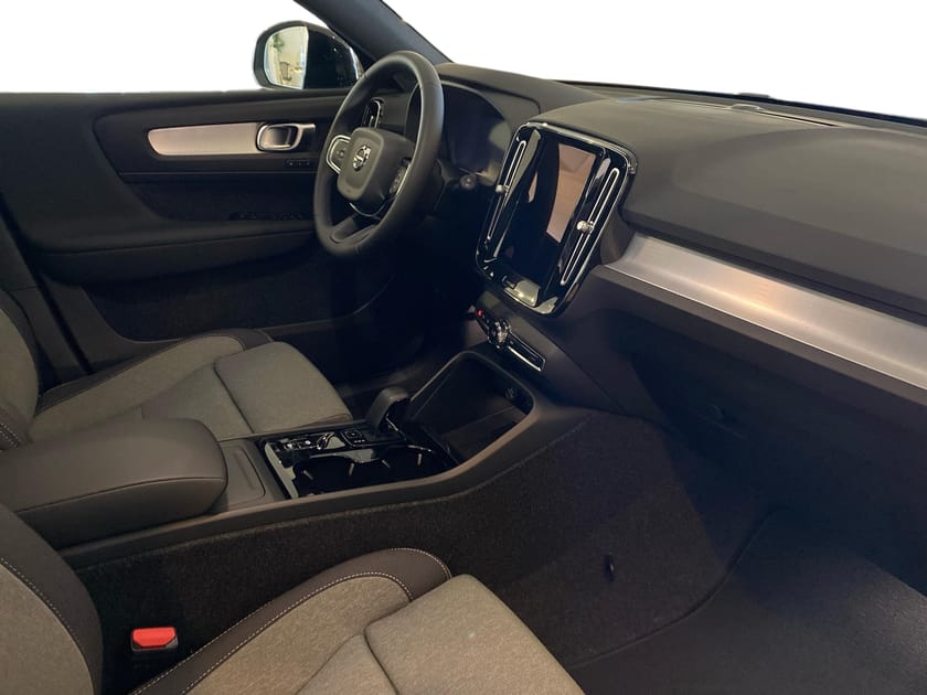 Bild 4 av Volvo XC40 B3 FWD Bensin Plus Dark
