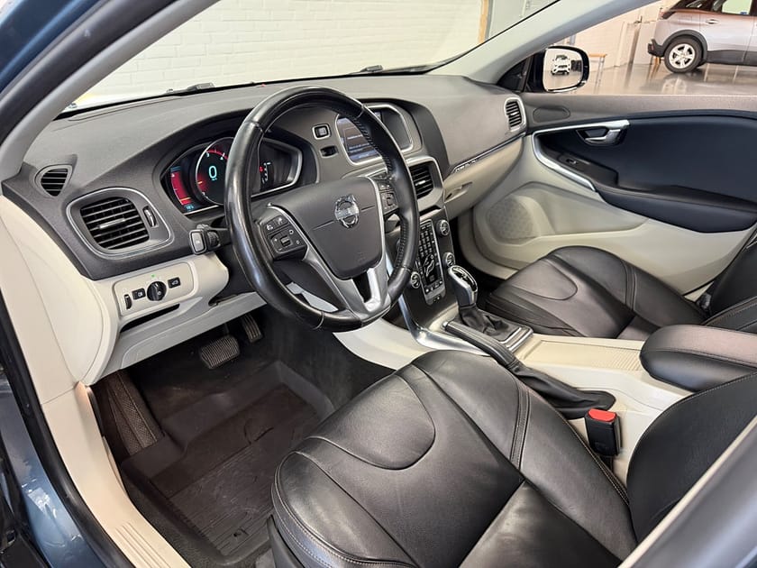 Bild 5 av Volvo V40 Cross Country D4 Geartronic Summum|NyServad|NyBesiktigad|Pano|Automat