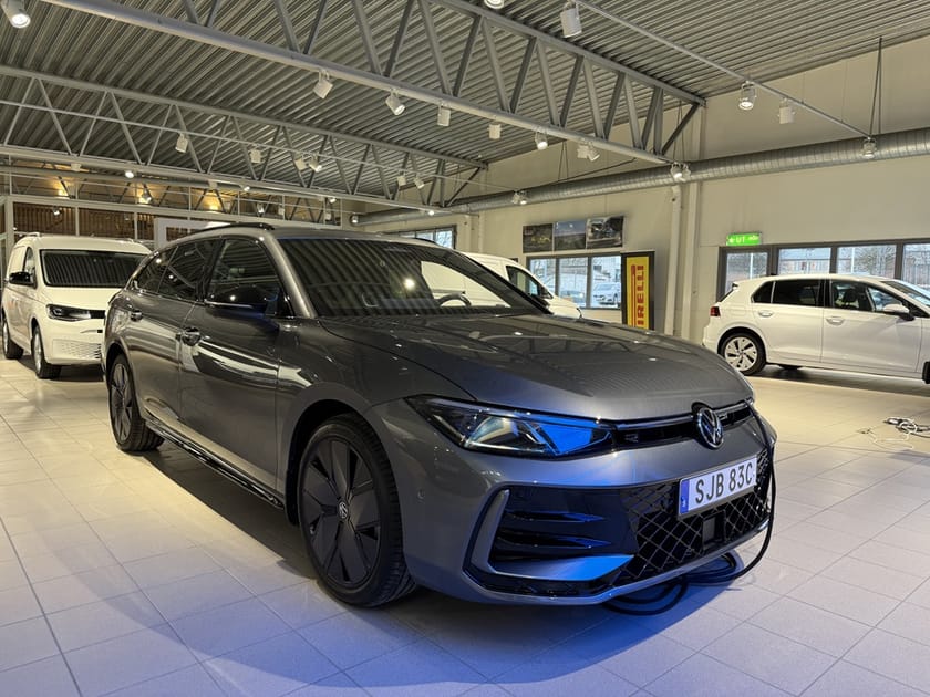 Bild 2 av Volkswagen Passat Variant eHybrid 272 DSG6 R-LINE