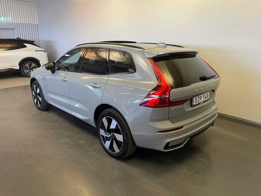 Bild 3 av Volvo XC60 T6 Ultra Dark / Harman Kardon / Navigation / Tonade rutor /