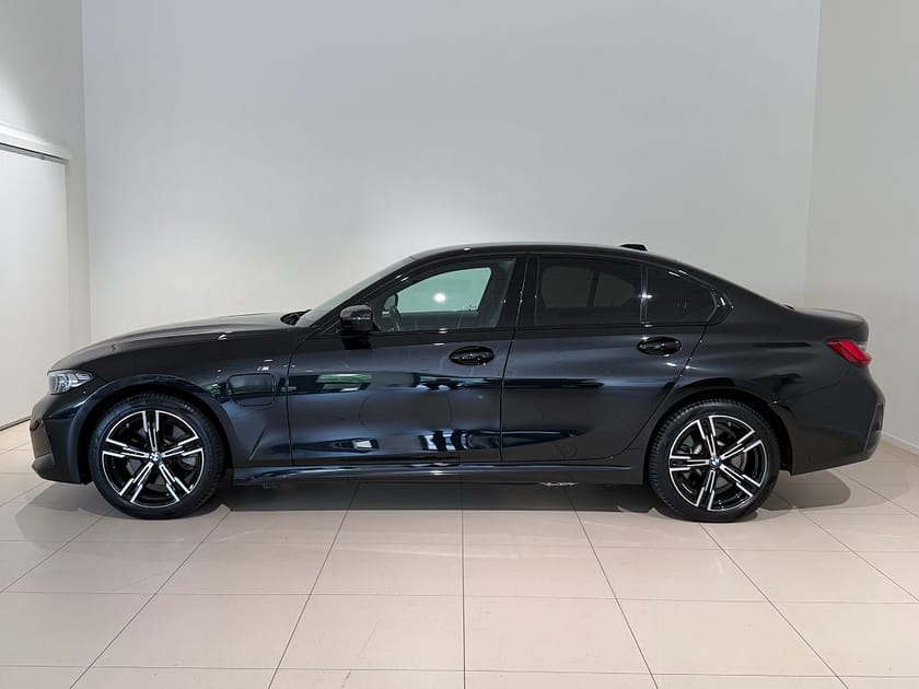 Bild 2 av BMW 330e Sedan M-Sport, Drag, Värmare, Adpt Fart, HiFi,Rattvärme,Navi