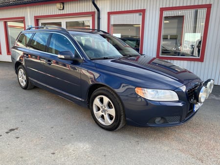 Volvo V70 Momentum, automat, kamrem, nyservad, nybesiktigad, drag