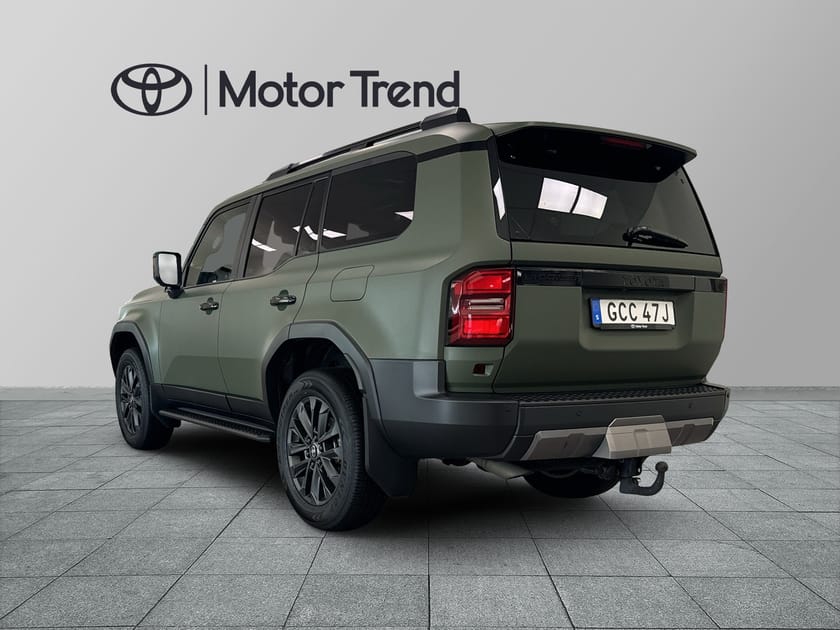 Bild 3 av Toyota Land Cruiser 2.8 EXECUTIVE 7-SITS | PANORAMA | JBL | HUD | VENTILERADE STOLAR | V-HJUL |