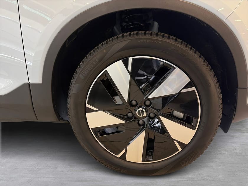Bild 3 av Volvo XC40 Recharge Single Motor Extended Range Plus 🔵, Värmepump, Förarstol Elmanövrerad, Navigation, Parkeringskamera bak, Dragkrok halvautomatisk