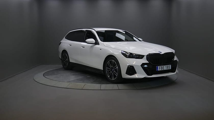 Bild 1 av BMW 530e xDrive Touring Touring/M-Sport PRO/360/HuD/Drag