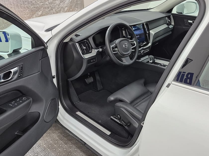 Bild 2 av Volvo XC60 T6 Recharge Core Bright plug in AWD 350HK 4x4 Läder Pa