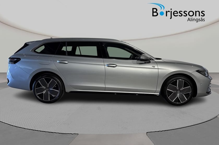 Bild 2 av Volkswagen Passat Variant eHybrid R-Line 272hk *SNABB LEVERANS*