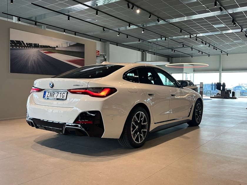 Bild 4 av BMW i4 eDrive40 Gran Coupé M Sport Adapt Farth Rattvärme Drag