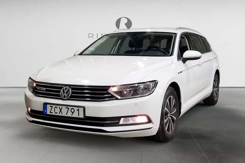 Bild 1 av Volkswagen Passat Sportscombi SC 2.0 TDI 150 HK DRAG D-VÄRM PDC CARPLAY 17700MIL 17"