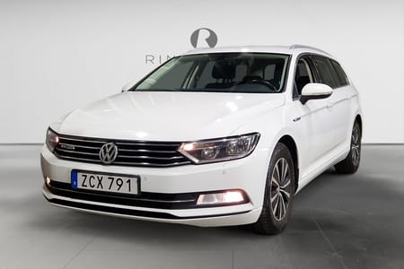 Volkswagen Passat Sportscombi SC 2.0 TDI 150 HK DRAG D-VÄRM PDC CARPLAY 17700MIL 17"
