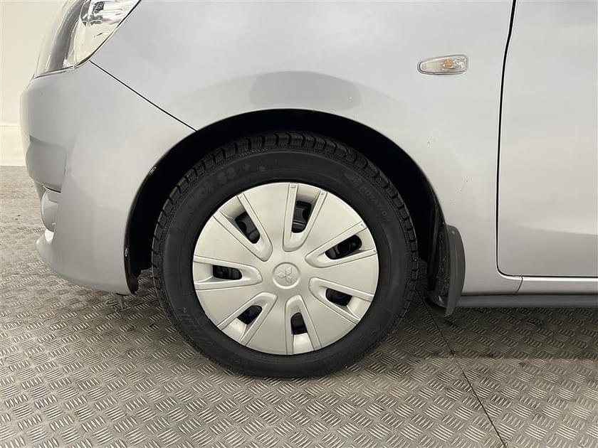 Bild 2 av Mitsubishi Space Star 1.2 5dr 80hk Låga Ägandekostnader AUX