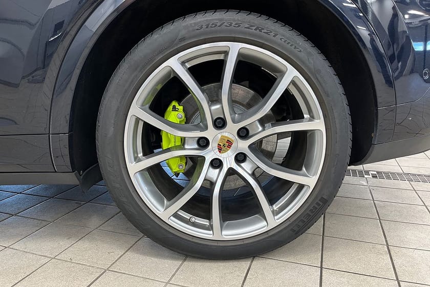 Bild 4 av Porsche Cayenne E-Hybrid Platinum Edt / Sport Chrono / Panorama / Moms