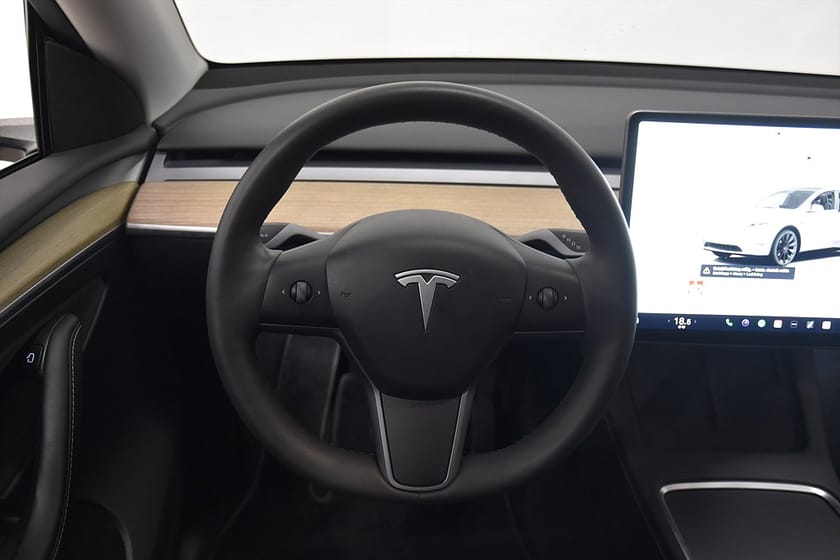 Bild 2 av Tesla Model Y Standard Range RWD Autopilot Drag Moms 299hk