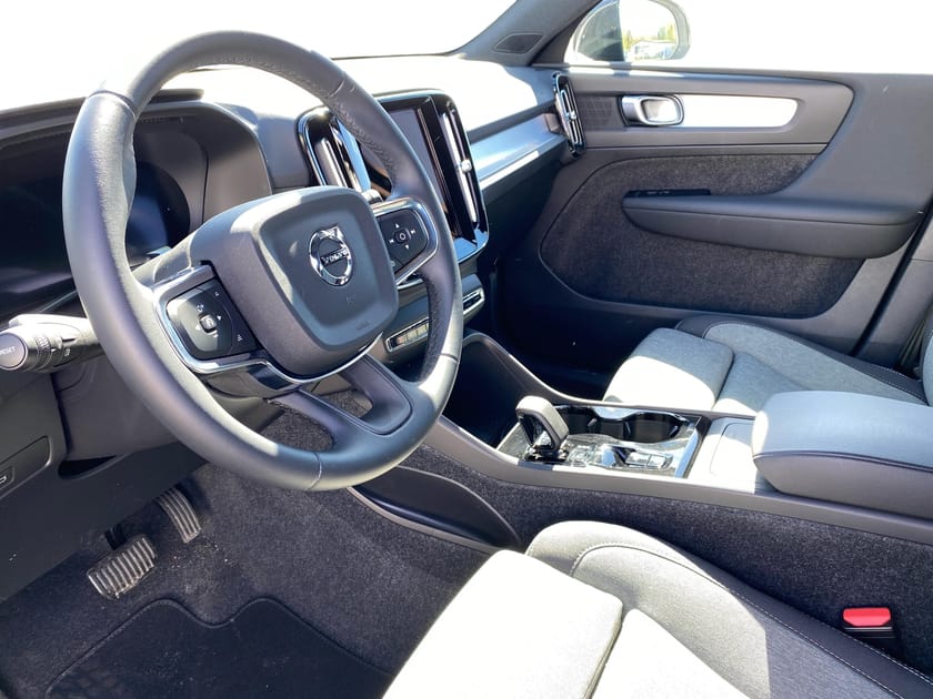 Bild 2 av Volvo XC40 B4 FWD Bensin Plus Dark