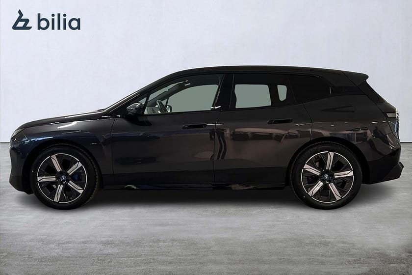 Bild 3 av BMW iX xDrive50 Sportline | Panorama | Luftfjädring | H&K