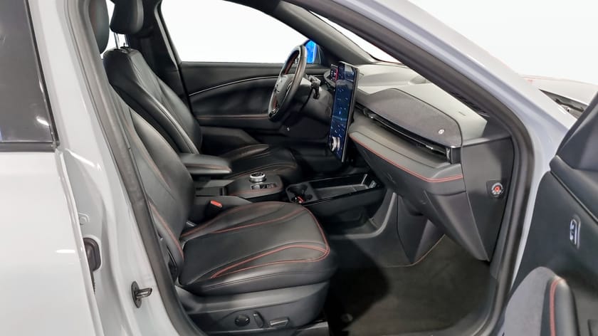 Bild 3 av Ford Mustang Mach-E Standard Range AWD Teknikpaket +