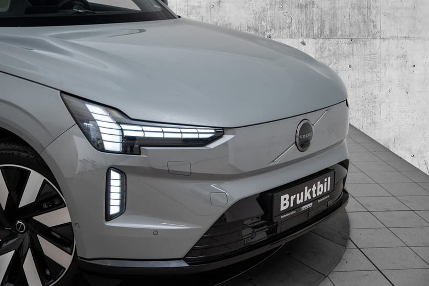 Bilde 2 av Volvo EX90 Twin Motor Performance Ultra KROK|22"|B&W|PILOT.ASSIST|7S++