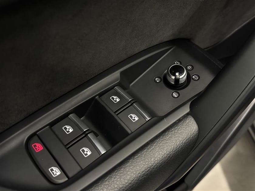 Bild 4 av Audi Q5 45 TDI quattro S Line Kamera Drag Cockpit Diamond