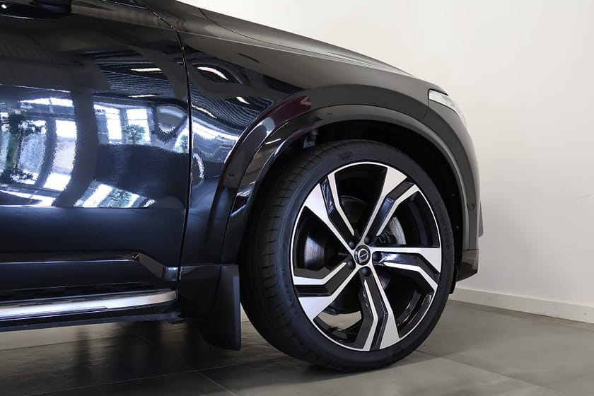 Bild 4 av Volvo XC90 7-Sits Recharge T8AWD UltimateDark V-Hjul Drag PanoMOMS