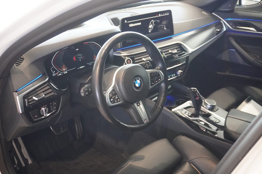 Bild 2 av BMW 520d xDrive Touring M-Sport Innov Pano DAP Laser hk Värmare